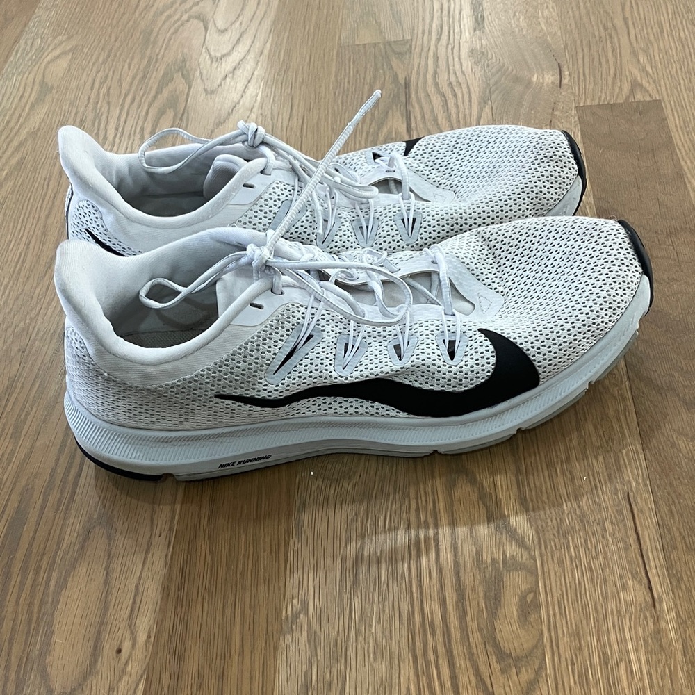 Nike Quest 2 Men’s White Running Shoe Sneakers